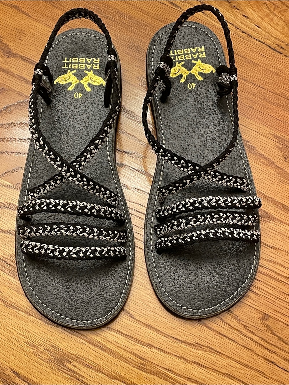 Rabbit Rabbit Braided Cord Strappy Sandals. Size 40 (US 9) Black/White GUC